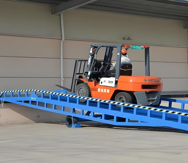 海门移动式卸货平台（叉车用）
